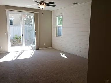 Building Photo - Well Maintained, spacious 3 bedroom single family home nestled in a great neighborhood in Rosevil...