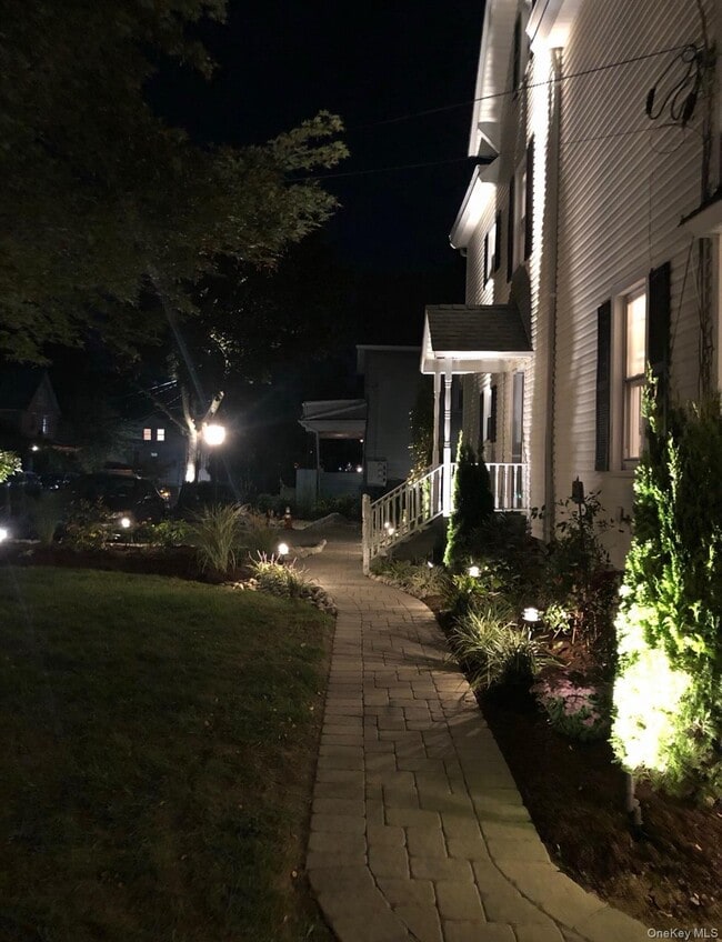 Building Photo - 196 Depew Ave