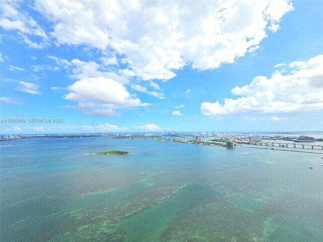 Building Photo - 700 NE 24th St