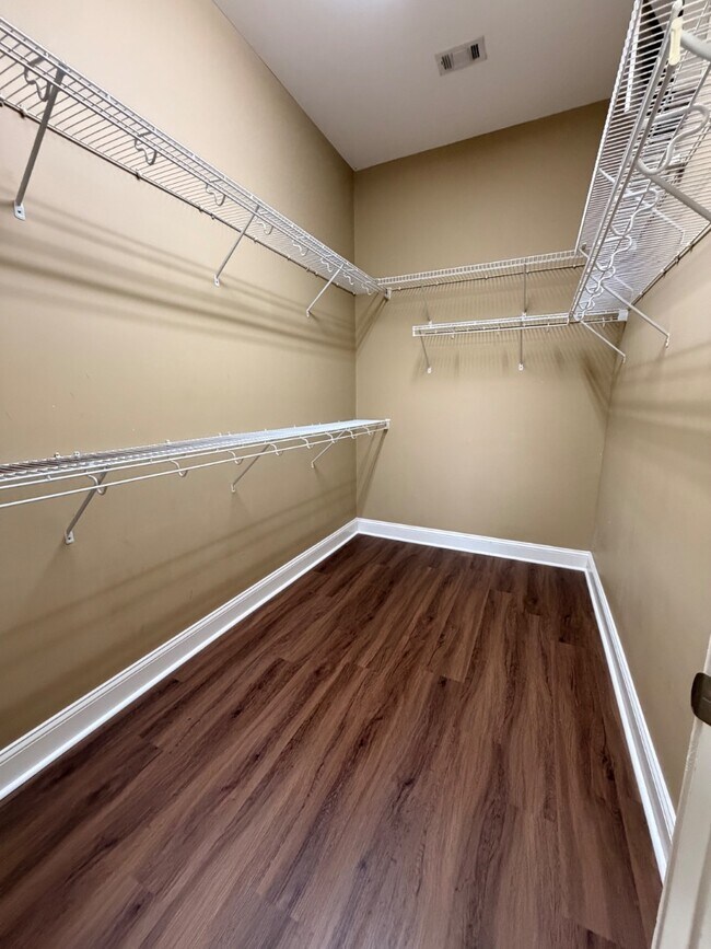 Building Photo - 9342 Wrens Way