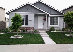 Building Photo - This home is just like new and move in rea...