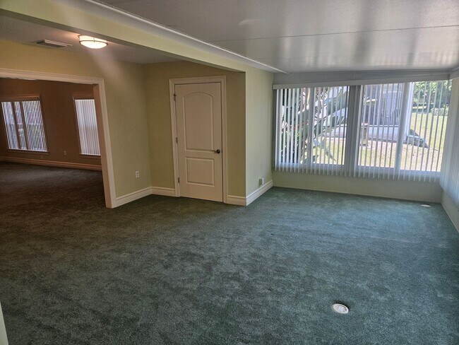 Building Photo - Stylish Palm Harbor Home in Bentley Park –...