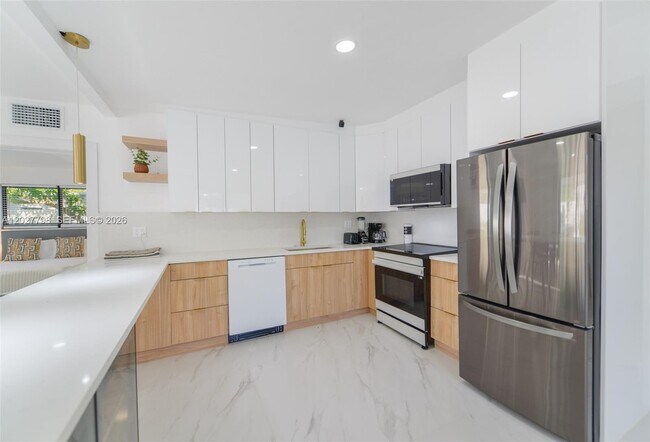 Building Photo - 415 NW 133rd St
