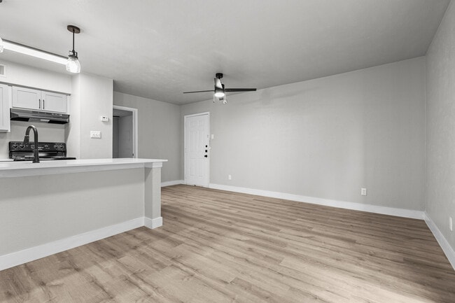 Building Photo - Winding Way Apartments