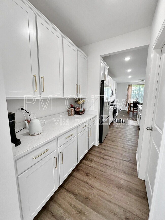 Building Photo - 765 Kentshire Cir