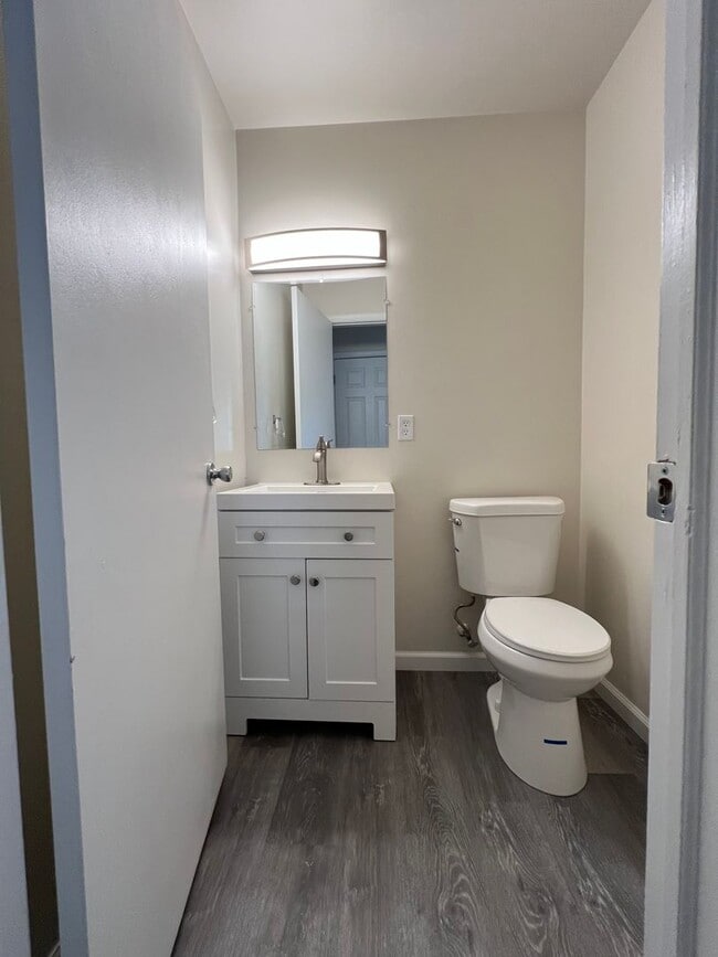 Building Photo - 3BR Townhome - Northampton School District