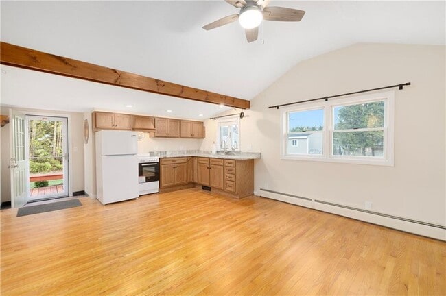 Building Photo - 8 Pine Ln