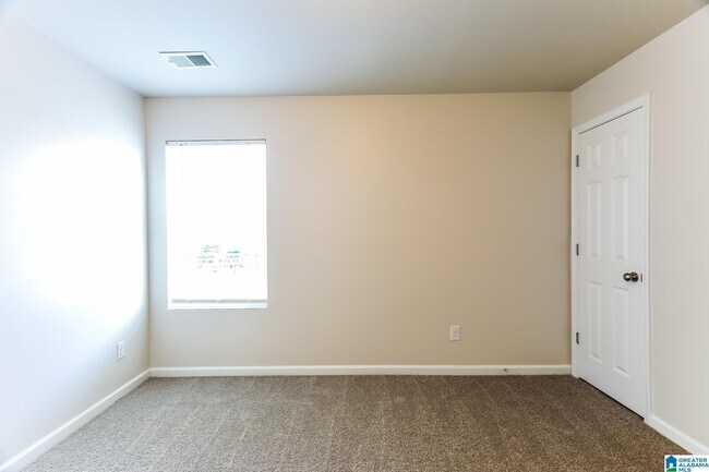 Building Photo - 281 Hillcrest Dr