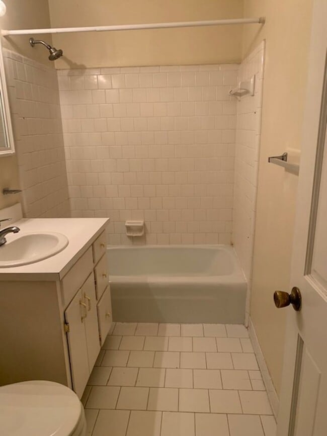 Building Photo - Condo in Roanoke Rapids Located Near Inter...