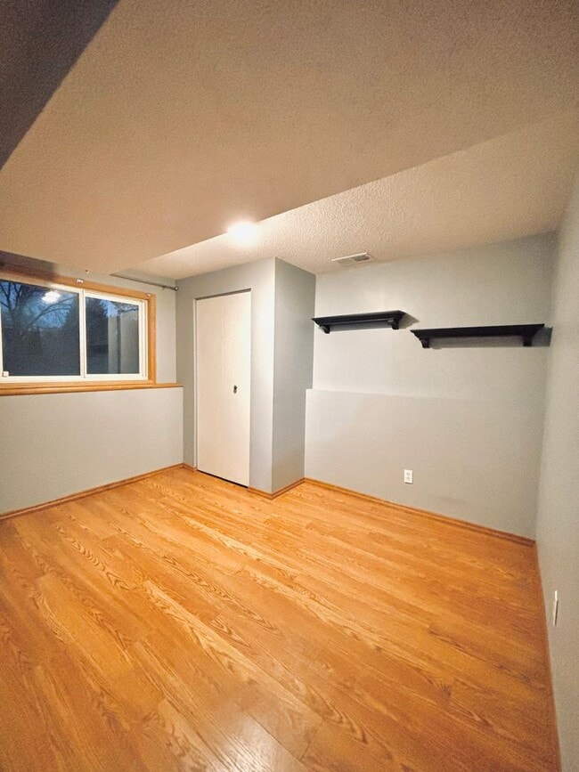 Building Photo - Hidden Gem!  4bed 2bath Single Family Home in Maple Grove, Featuring a Fenced in Back Yard