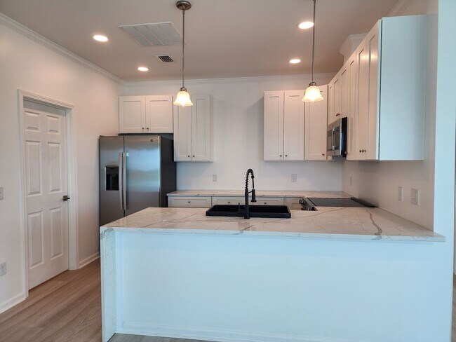 Building Photo - WATERFRONT ON WATSON BAYOU