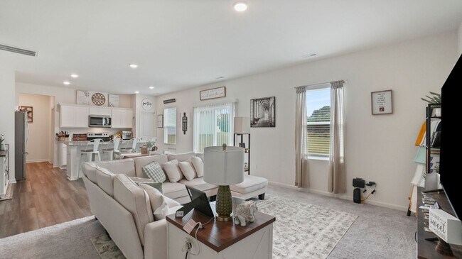 Building Photo - 530 Cessna Dr