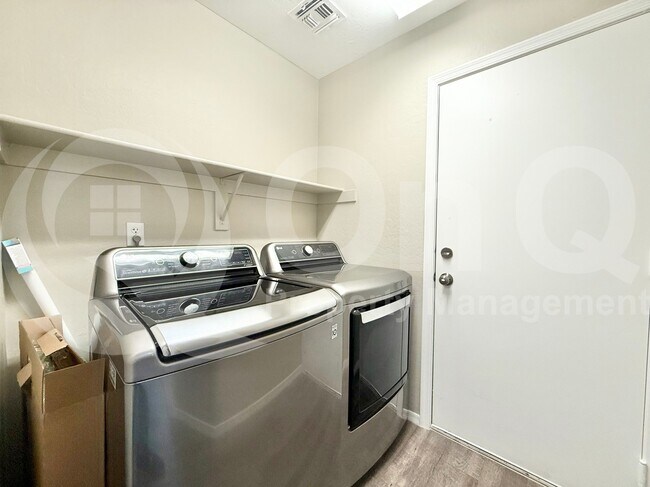 Building Photo - 3512 S Moccasin Trail
