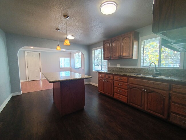 Building Photo - Charming 3-Bedroom Rental with Bonus Backh...