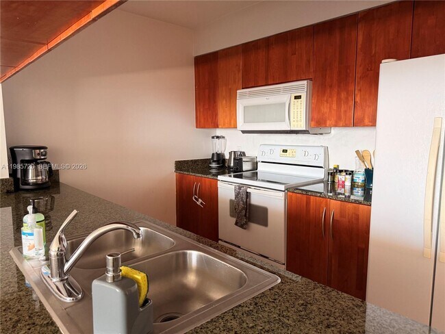 Building Photo - 1200 Brickell Bay Dr