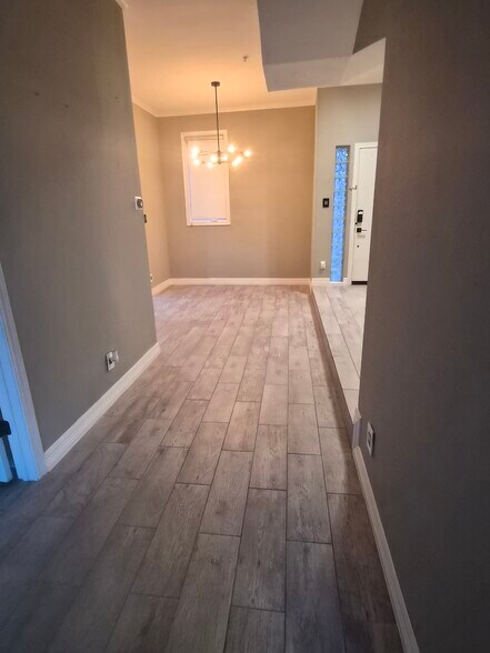 Building Photo - 4040 Avondale Ave