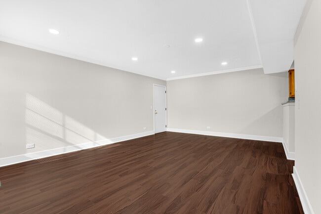 Building Photo - 133 White Branch Ct S