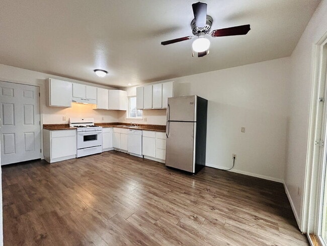 Building Photo - 2170 McGregor Dr