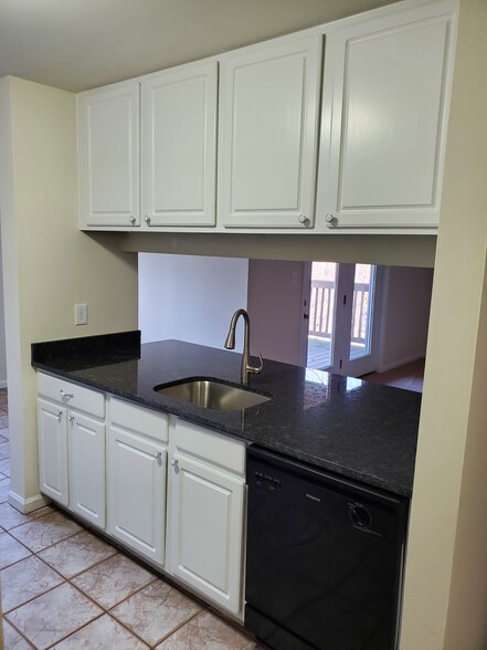 Building Photo - Upland Village Apartments