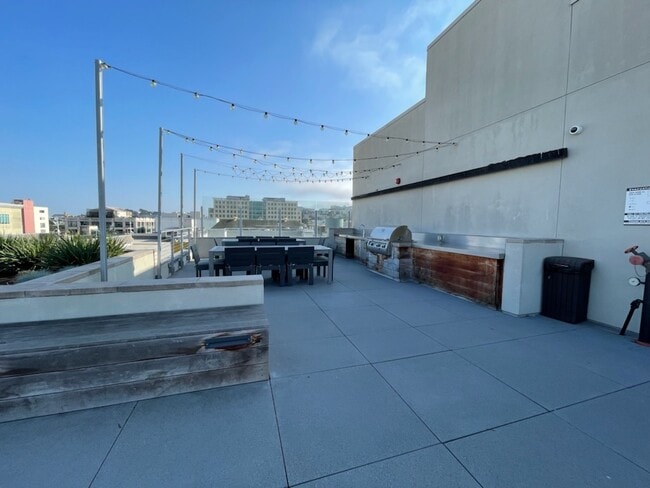 Building Photo - 2655 Bush St