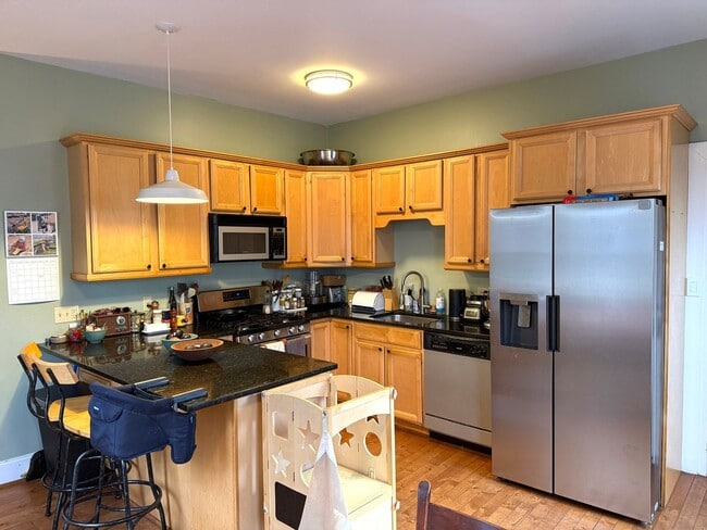Building Photo - Charming 2 Bed + 2 Bath Condo in the West End!