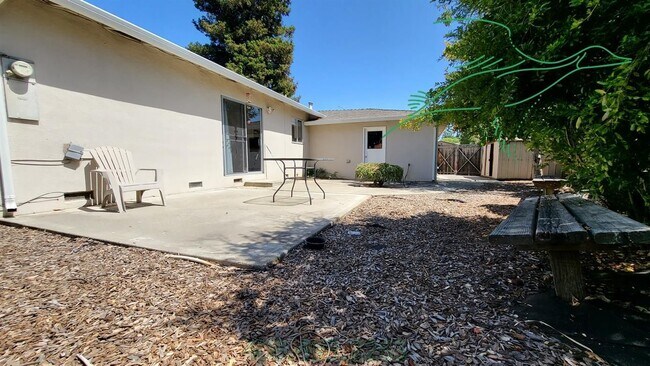 Building Photo - 7941 Woodlark Way
