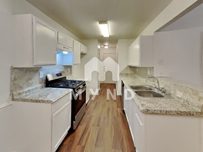 Primary Photo - 1215 Hyridge St