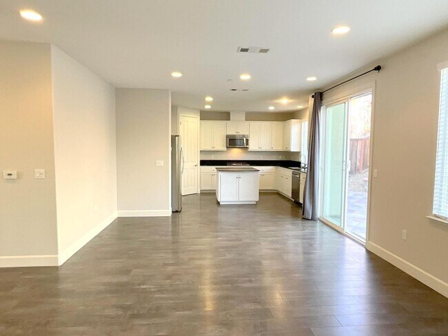 Building Photo - 4807 Valerio St