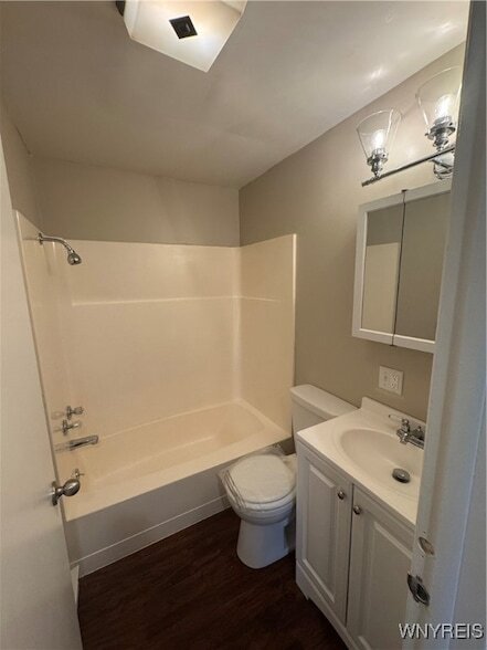 Building Photo - 109 Ensign Ave