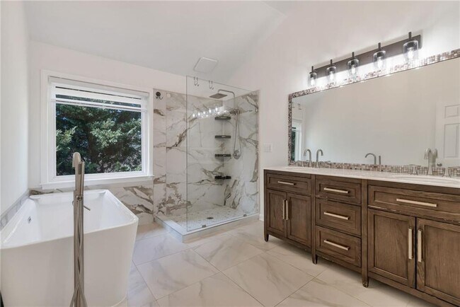 Building Photo - 1649 Emory Pl Dr NE