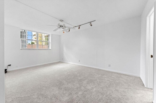 Building Photo - 3575 S Ocean Blvd