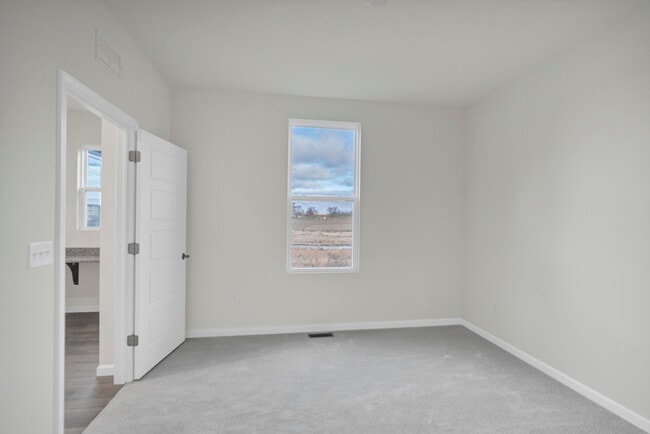 Building Photo - 668 Branson Dr