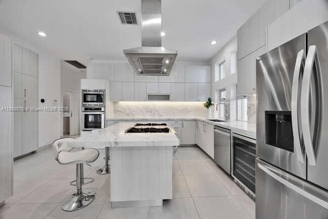 Building Photo - 621 N Mashta Dr