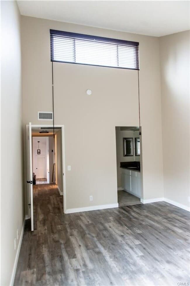 Building Photo - Great Townhouse