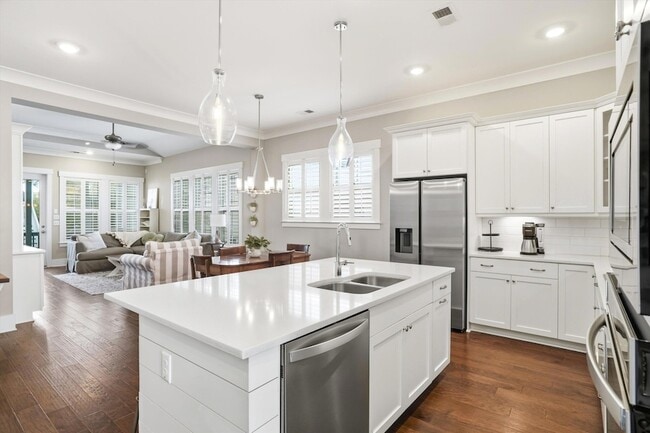 Building Photo - 2548 Josiah St