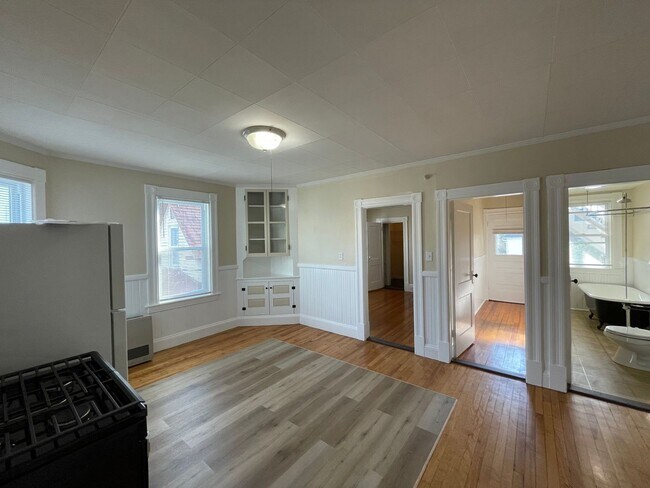 Building Photo - 68 Laval St