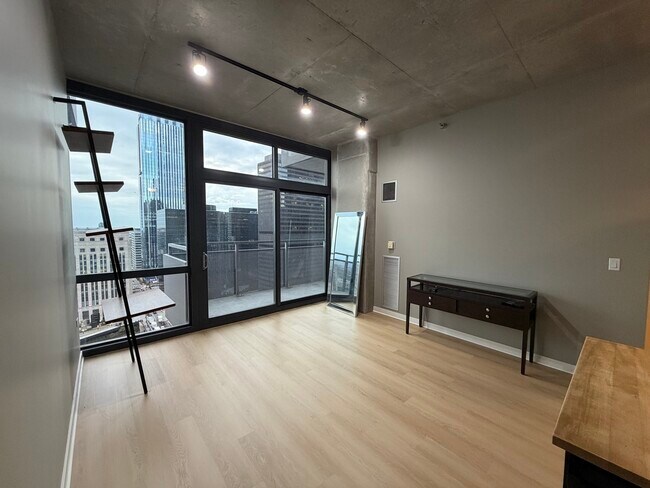 Building Photo - 235 W Van Buren St