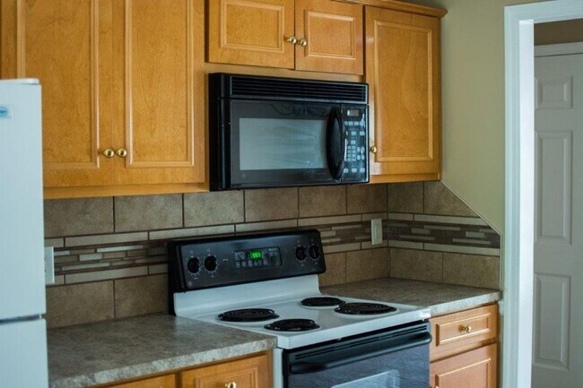Building Photo - 3 Bed 2 Bath 2 Car Garage - North Columbus