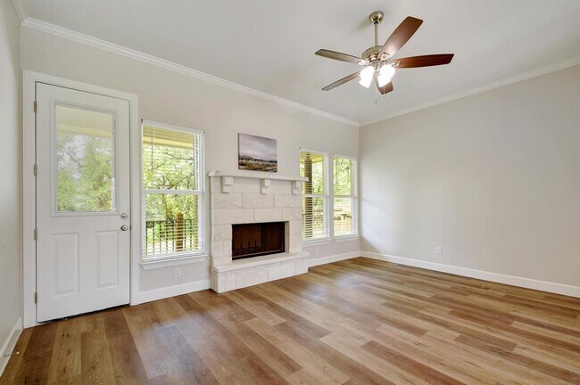 Building Photo - 2109 Meadow View Dr