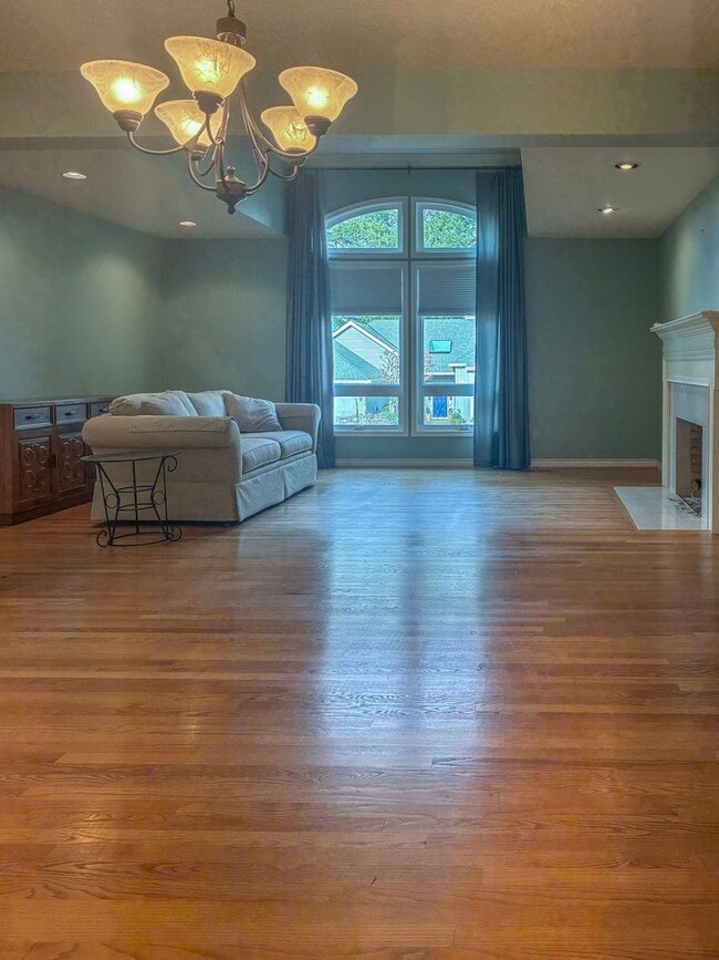 Building Photo - Arranmore 2 Bedroom with Den Available Now !