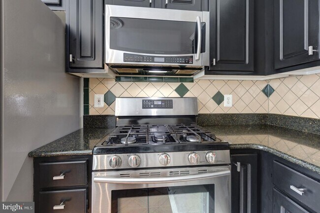 Building Photo - 434 Clayton Ln