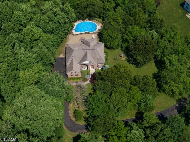 Building Photo - 12 Fieldflower Dr