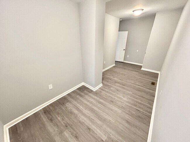 Building Photo - 2210 E Sergeant St