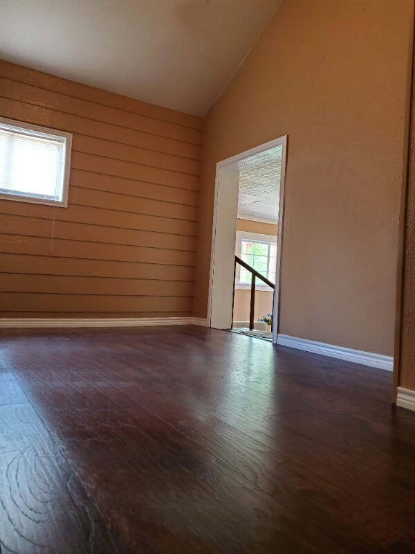 Building Photo - 100 Skyview Dr