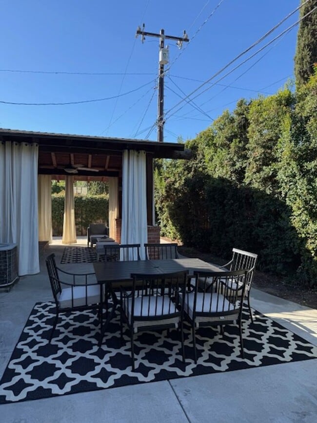 Building Photo - Prime Ojai Location!