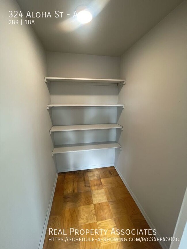 Building Photo - 324 Aloha St