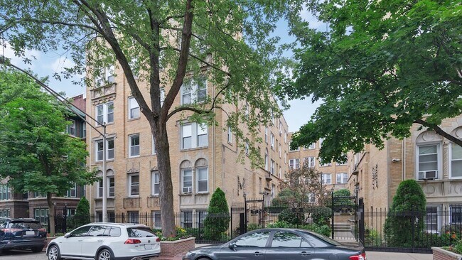 Primary Photo - 846 W Ainslie St