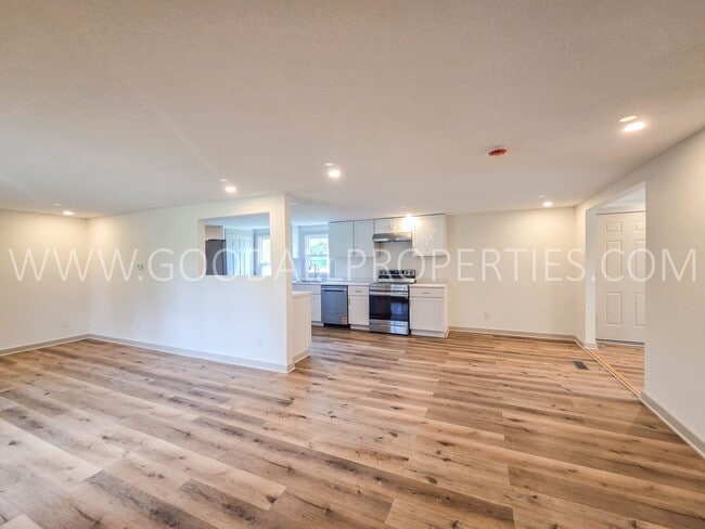 Building Photo - 32357 Homestead Cir