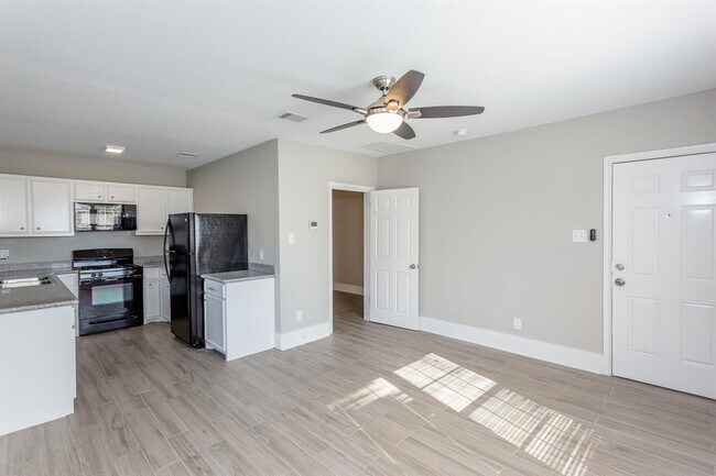 Primary Photo - 211 N Milby St