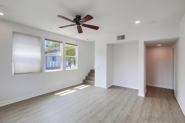 Building Photo - 2978 Beachwood Blf Wy